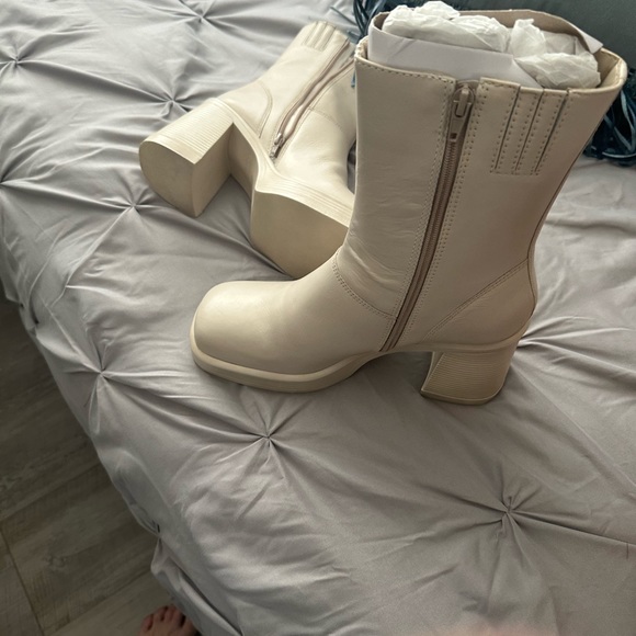New never worn Steve Madden booties - Picture 6 of 7